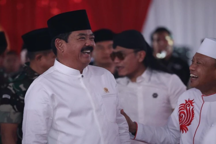 Ket. Foto: Menkopolhukam Dilaporkan Akan Memanggil Pihak Terkait untuk Menindak Pengendara Truk Tambang yang Nakal di Parungpanjang Bogor