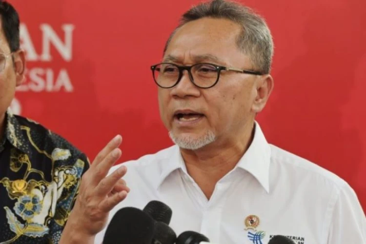 Pernyataan Mendag Zulkifli Hasan yang menilai harga ayam potong Rp35 ribu terlalu murah dan merugikan peternak tuai kontroversi.