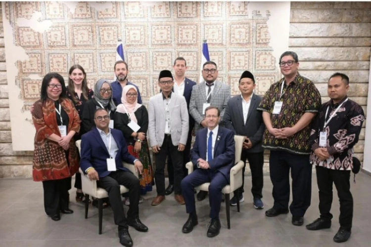 Lakukan kunjungan ke Presiden Israel tanpa izin, PBNU akan panggil lima tokoh muda NU ini.