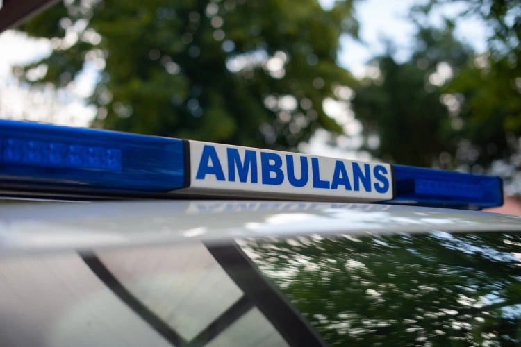 Viral di media sosial, jenazah dan keluarga diduga diturunkan paksa di SPBU oleh sopir ambulans RSUD Ade Muhammad Djoen.