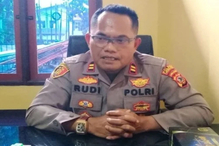 Terpidana kasus pembunuhan Vina dan Eky, Hadi Saputra melalui kuasa hukumnya resmi melaporkan Iptu Rudiana ke Bareskrim Polri.