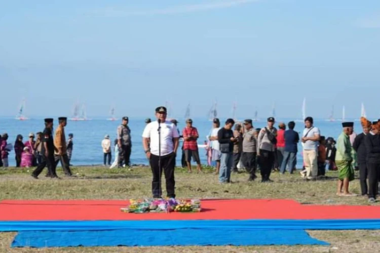 Ket. Foto: 47 Perahu Tradisional Sandeq Mengikuti Festival Lomba Perahu di Peringatan HUT Sulawesi Barat