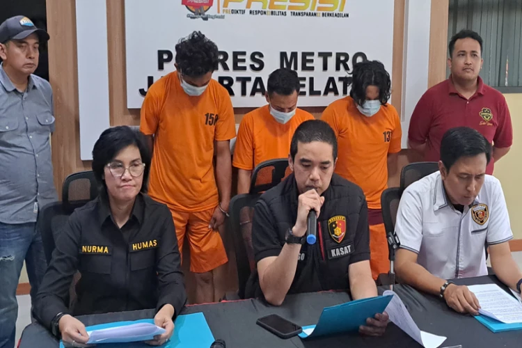 Tiga pelaku pencurian sepeda motor ditangkap di Jakarta Selatan, satu pelaku masih dalam pencarian.