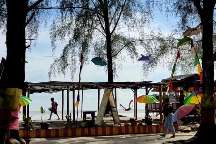Ket Foto: Pantai Putra Deli yang Menawarkan Keindahan Alam