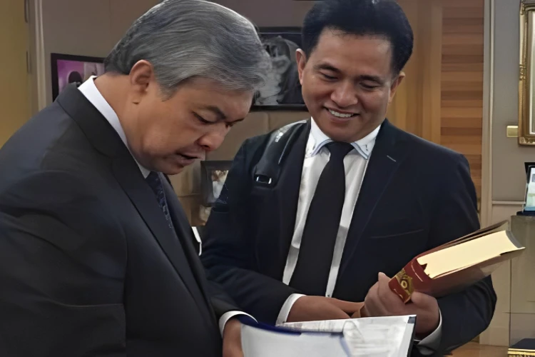 Ket. Foto: Yusril Ihza Mahendra Menyebutkan Belum Ada Pembahasan Mengenai Wacana Jokowi Menjadi Pimpinan KIM