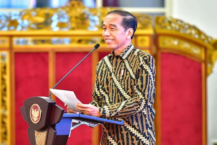 Ket. Foto: Presiden Jokowi Mendiskusikan Kelanjutan Proyek Kereta Cepat Jakarta dengan Bandung dalam Pertemuan dengan Menlu Cina