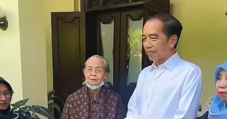 Tangkap layar video yang menampilkan Jokowi sedang menyapa warga