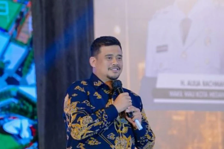 Akibat menunggak pajak hingga Rp250 miliar, Mal Centre Point disegel Pemkot Medan.