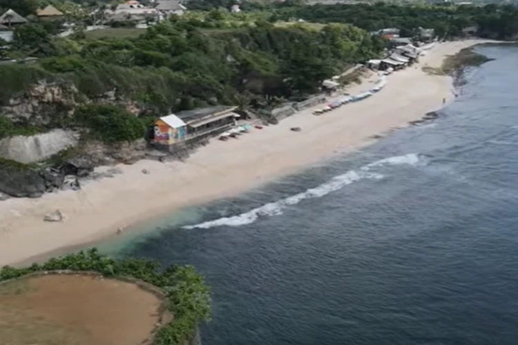 Ket Foto: Pantai Balangan
