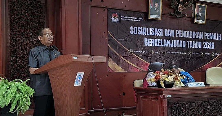 Ket. Foto: KPU RI beserta Anggota Komisi II DPR Melakukan Sosialisasi Pendidikan Pemilih kepada Masyarakat di Kabupaten Parigi Moutong