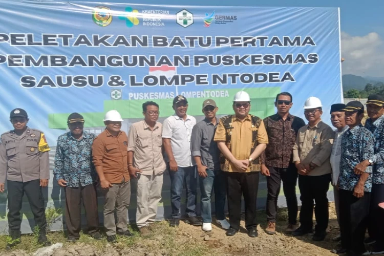 Ket. Foto: Pj Bupati Parigi Moutong, Richard Arnaldo, Meresmikan Peletakan Batu Pertama untuk Pembangunan 2 Puskesmas Baru