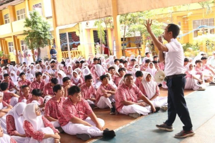 Ket. Foto: Ratusan Siswa Mengikuti Sosialisasi tentang Gempa Bumi dan Tsunami yang Diselenggarakan oleh BMKG Gorontalo