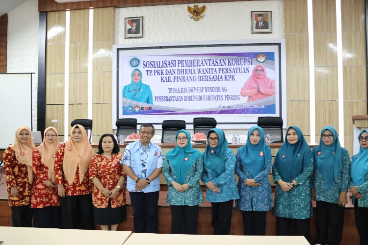 Ket. Foto: Pj Ketua TP PKK Pinrang, DR. Uswatun Hasanah Ahmadi, Dikabarkan Membuka Kegiatan Sosialisasi Pencegahan Tindak Pidana Korupsi