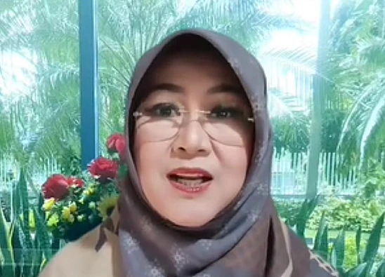 Tangkap layar video yang menampilkan Dokter Tifa yang sedang menjelasakan sesuatu