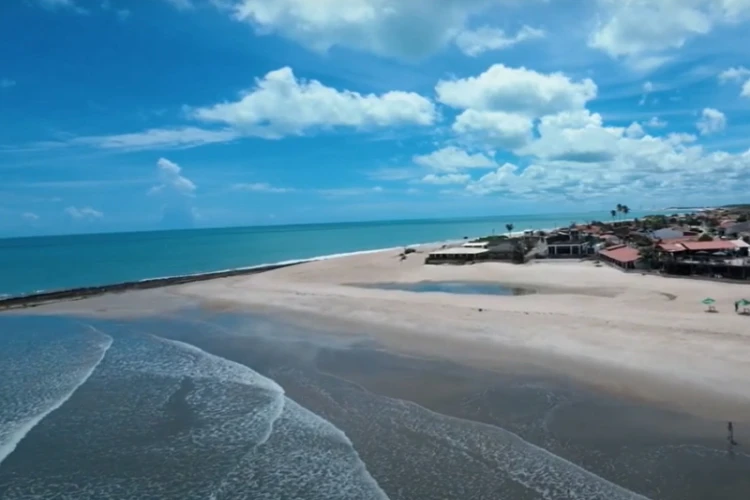 Ket Foto: Pantai Hunilai di Ambon