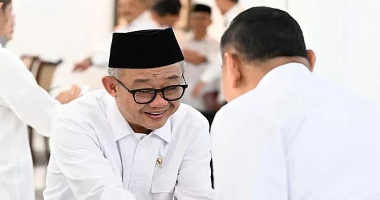 Potret Mendikdasmen RI, Abdul Mu’ti ketika mengikuti rapat Kabinet Merah Putih