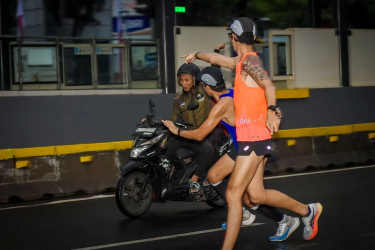 Polisi mengultimatum dua penjambret yang beraksi di Car Free Day (CFD) Jalan Sudirman Thamrin, Jakarta.