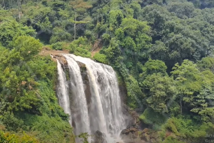 Ket Foto: Curug Sewu di Kendal