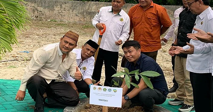 Pemkab Parigi Moutong Dukung Gerakan Nasional Tanam Satu Juta Pohon Matoa dalam Peringatan Hari Bumi ke-55