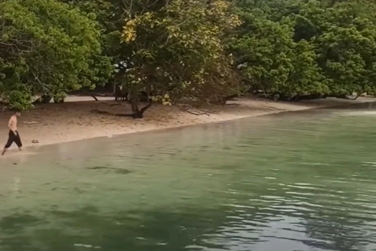 Ket Foto: Pantai Difur di Kota Tual, Maluku