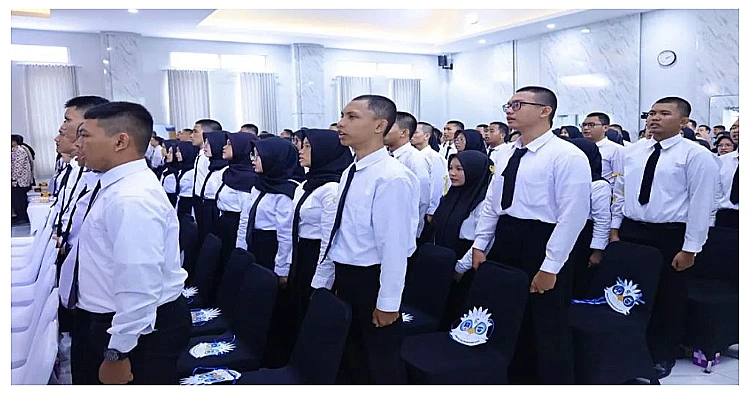 Penyampaian orasi ilmiah pada Sidang Senat Terbuka Dies Natalis ke-8 sekaligus acara penerimaan mahasiswa baru Polteknaker di Jakarta.