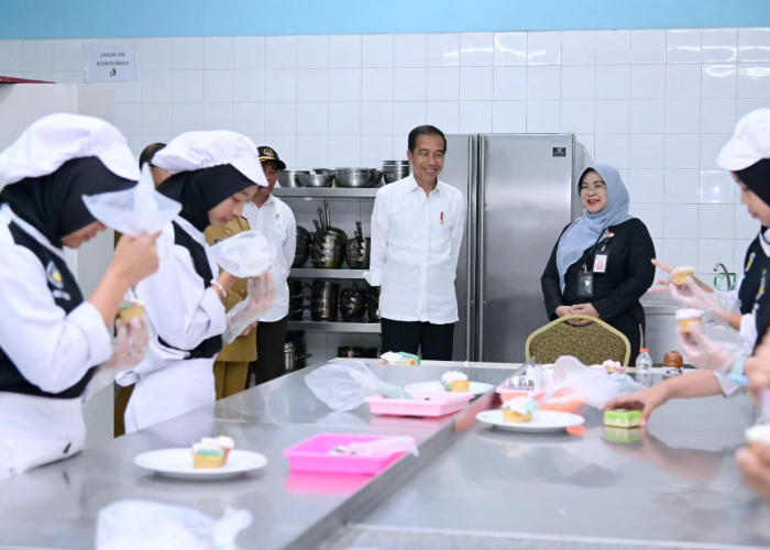 Ket. Foto: Presiden Jokowi Menyatakan Perkembangan Kasus Covid-19 Masih Diikuti dan Diamati (Foto/X/@jokowi)