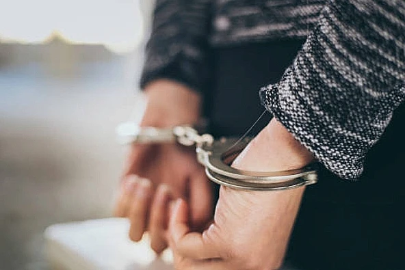 Pihak kepolisian menutup tambang emas ilegal hingga meringkus tujuh orang pelaku yang terlibat