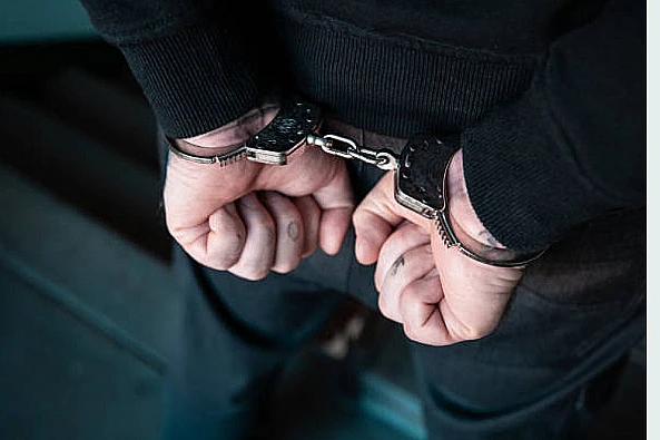 Ulah jambret ini sempat mengambil kalung emas nenek hingga menjadi amukan massa dan diringkus polisi