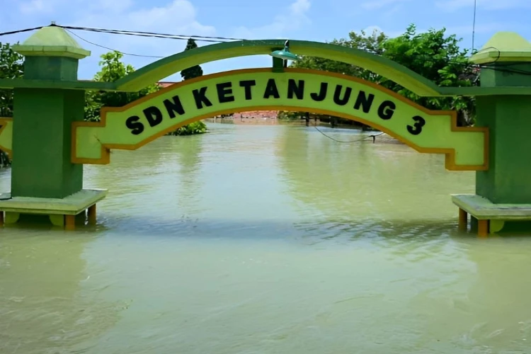 Ket. Foto: Pengungsi Banjir Demak Kini Dilaporkan Terpaksa Makan Hanya Sehari Sekali
