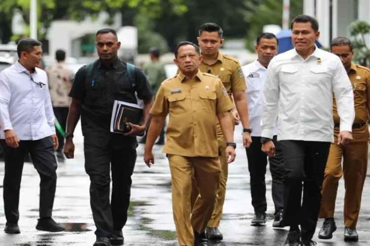 Ket. Foto: Mendagri Menghimbau Para Kepala Daerah untuk Memberikan Perhatian dan Juga Bantuan untuk Para Petugas Penyelenggara Pemilu 2024 yang Meninggal