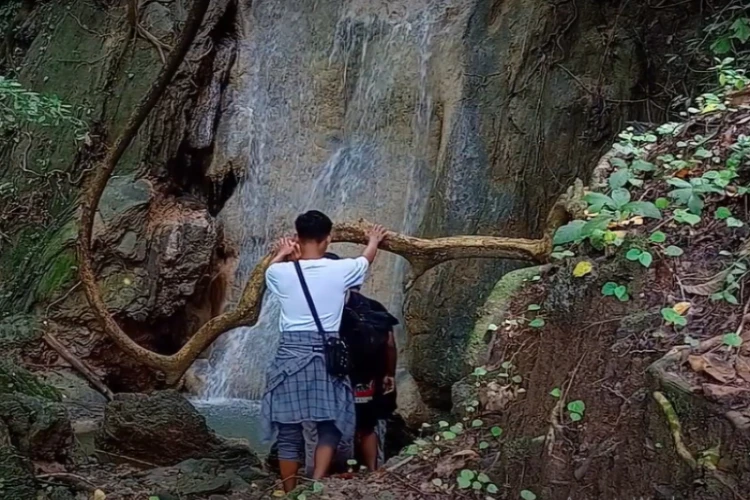 Ket Foto: Air Terjun Gua Kikik yang Terletak di Bojonegoro