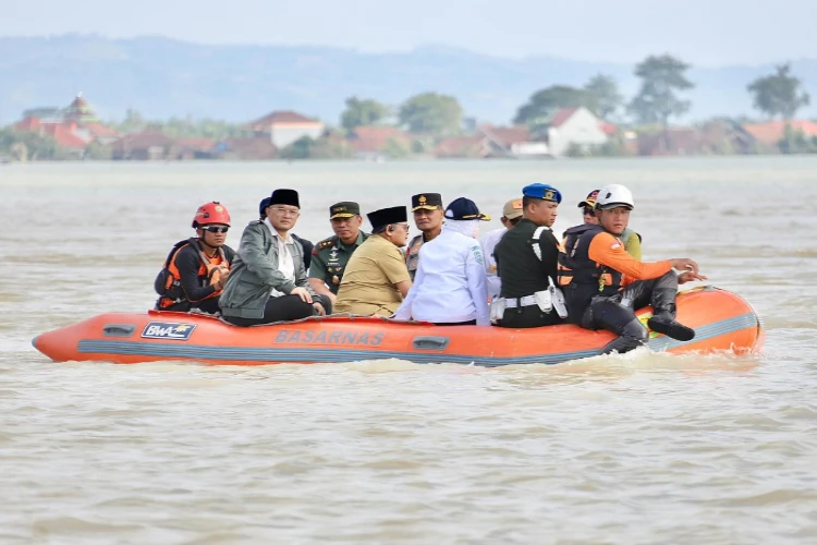 Ket. Foto: Banjir di Kabupaten Demak Terus Meluas dan Mengakibatkan Hampir Seluruh Jalan Lumpuh