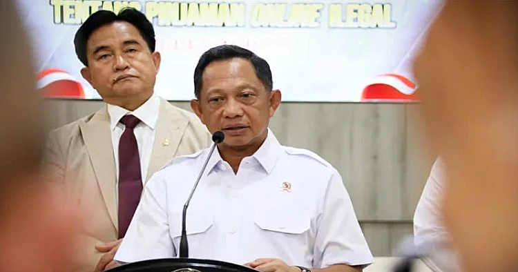 Potret Menteri Dalam Negeri (Mendagri) Tito Karnavian ketika memberikan keterangan