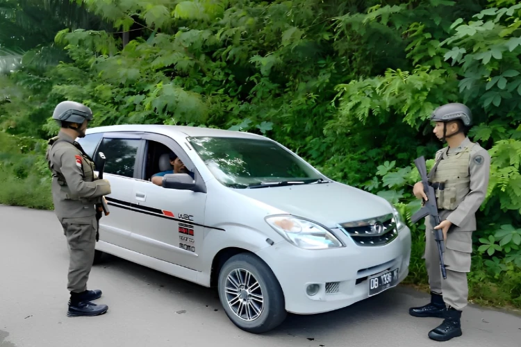 Ket. Foto: Satgas Preventif III Polda Sulawesi Tengah Melakukan Razia Kendaraan di Sejumlah Titik Strategis di Wilayah Poso dan Parigi Moutong