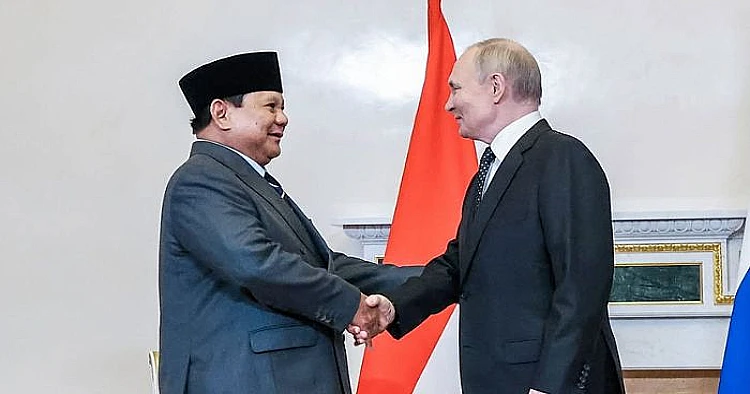 Ket. Foto Potret Presiden RI, Prabowo Subianto ketika bertemu dengan Presiden Rusia, Vladimir Putin
