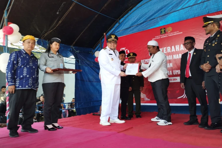 Ket. Foto: Pj Bupati Parigi Moutong, Richard Arnaldo, Membuka Secara Resmi Kegiatan Kegiatan Penyerahan Remisi Umum bagi Narapidana dan Pengurangan Masa Pidana Umum bagi Anak Binaan resmi dibuka Pj Bupati Parigi Moutong