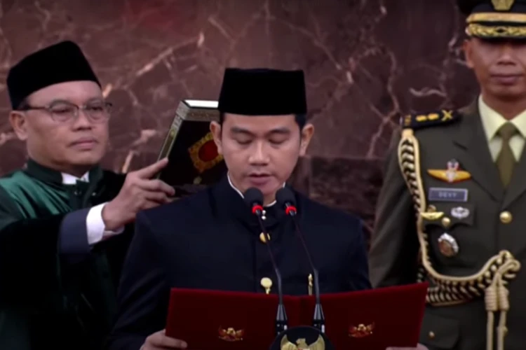 Tangkap layar ketika Wakil Presiden terpilih Gibran Rakabuming mengambil sumpah