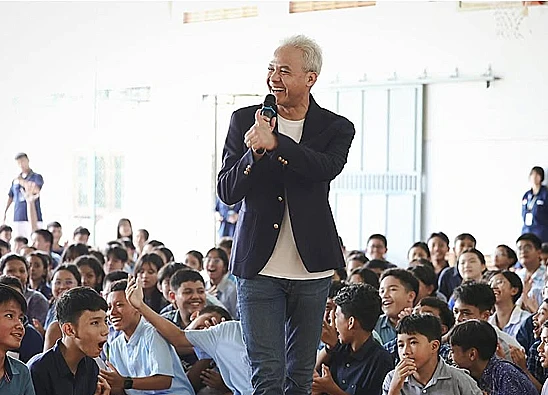 Potret Ganjar Pranowo yang baru-baru ini mengomentari pernyataan Presiden RI Prabowo Subianto yang menyebut akan memaafkan koruptor jika mengembalikan uang hasil korupsi