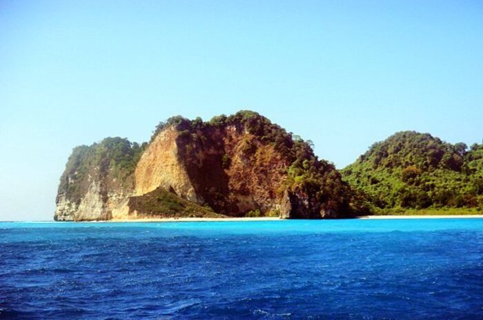 <p>Ket Foto: Foto Pesona Pulau Nusa Barong Jawa Timur (Foto/Instagram/@fara_rahmayani)</p>
