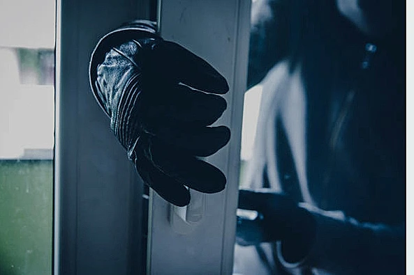 Geger bakso Melati dibobol oleh pencuri hingga mesin kasir dan uang dua juta raib di bawa pelaku kabur