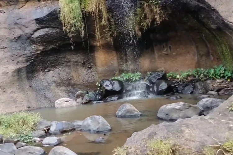 Ket Foto: Air Terjun Sumbermanik yang Terletak di Nganjuk, Jawa Timur