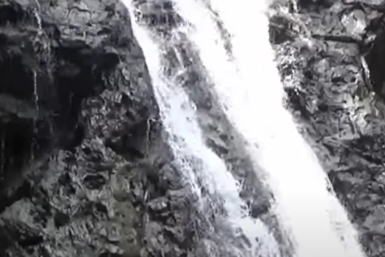 Ket Foto: Banyu Nget yang Terletak di Jawa Timur