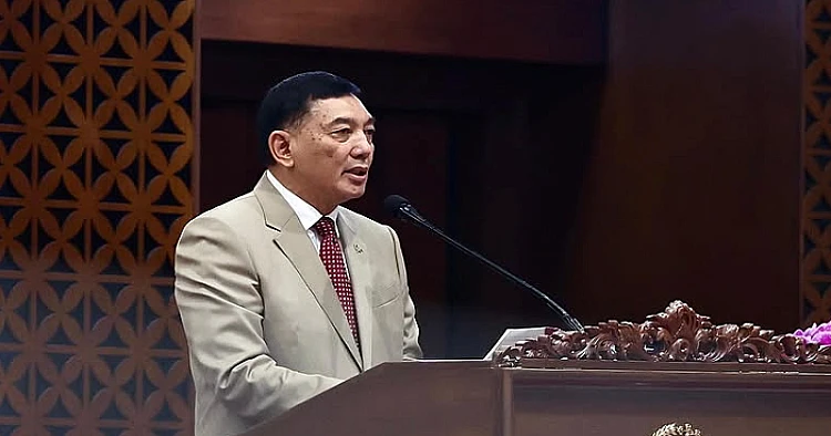 Potret Menteri Pertahanan RI, Sjafrie Sjamsoeddin saat menghadiri rapat paripurna pengesahan RUU TNI