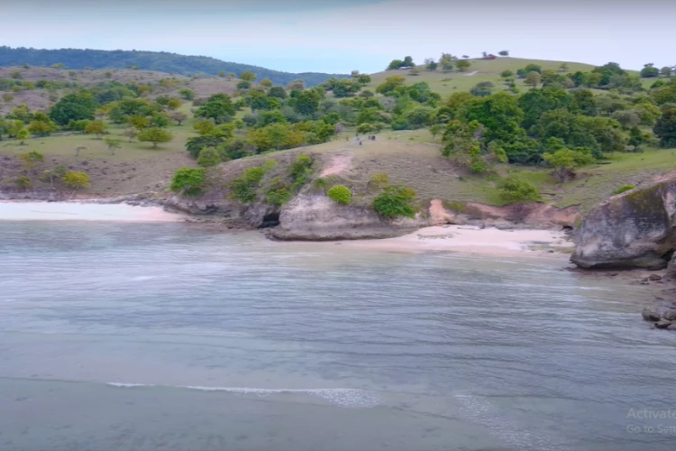 Ket Foto: Pesona Pemandangan Indah dari Bukit Lamreh