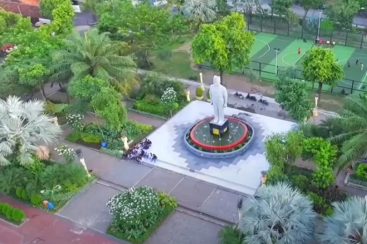 Ket Foto: Taman Apsari yang Terletak di Surabaya dengan Keindahan Alam yang Berkesan dan Menarik