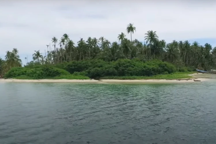 Ket Foto: Pulau Lambudung