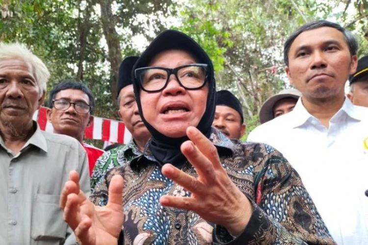 Ket. Foto: Menteri Sosial, Tri Rismaharini, Optimistis Data Identitas Diri Seluruh Masyarakat Adat Suku Anak Dalam Rampung sebelum Masa Jabatannya Berakhir