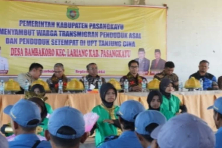 Ket. Foto: Pemerintah Provinsi Sulbar Menerima 28 KK Warga Transmigran Asal Provinsi Jawa Barat untuk Ditempatkan di Mamuju Tengah dan Pasangkayu