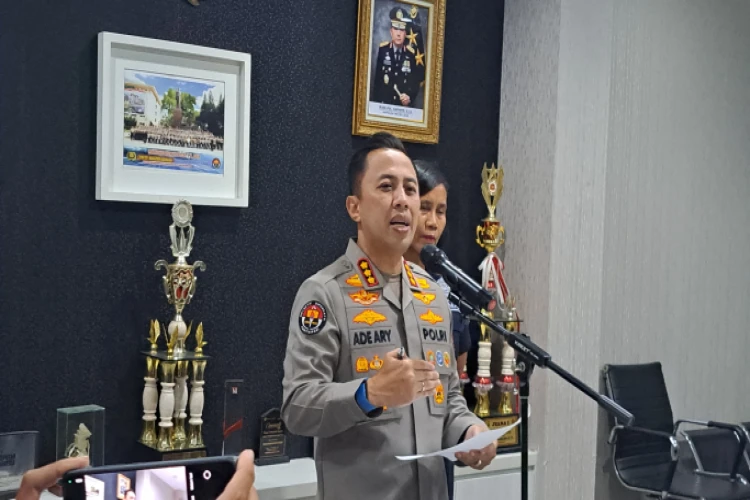Kombes Pol Ade Ary Syam Indradi, Kabid Humas Polda Metro Jaya mengungkap 5 kasus pencopetan saat pelantikan Prabowo Gibran di Jakarta.