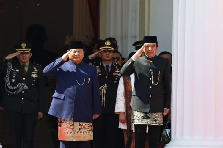 Foto Presiden RI Prabowo Subianto di samping mantan Presiden RI Joko Widodo